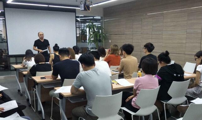 (教育问答）冬天孩子不愿去幼儿园怎么办？