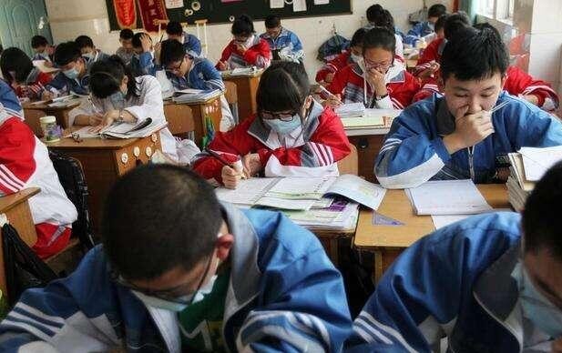 (教育问答）父母的行为，容易把小宝培养成弱者，把大宝培养成牺牲者。